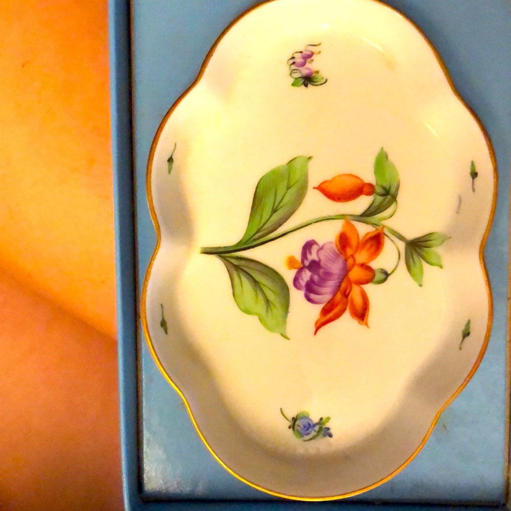 Hand painted dish by Herend